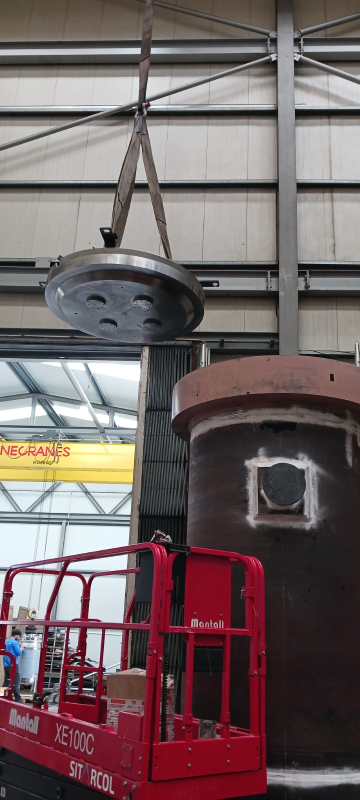 Fond bombé de cuve haute pression en levage par pont roulant