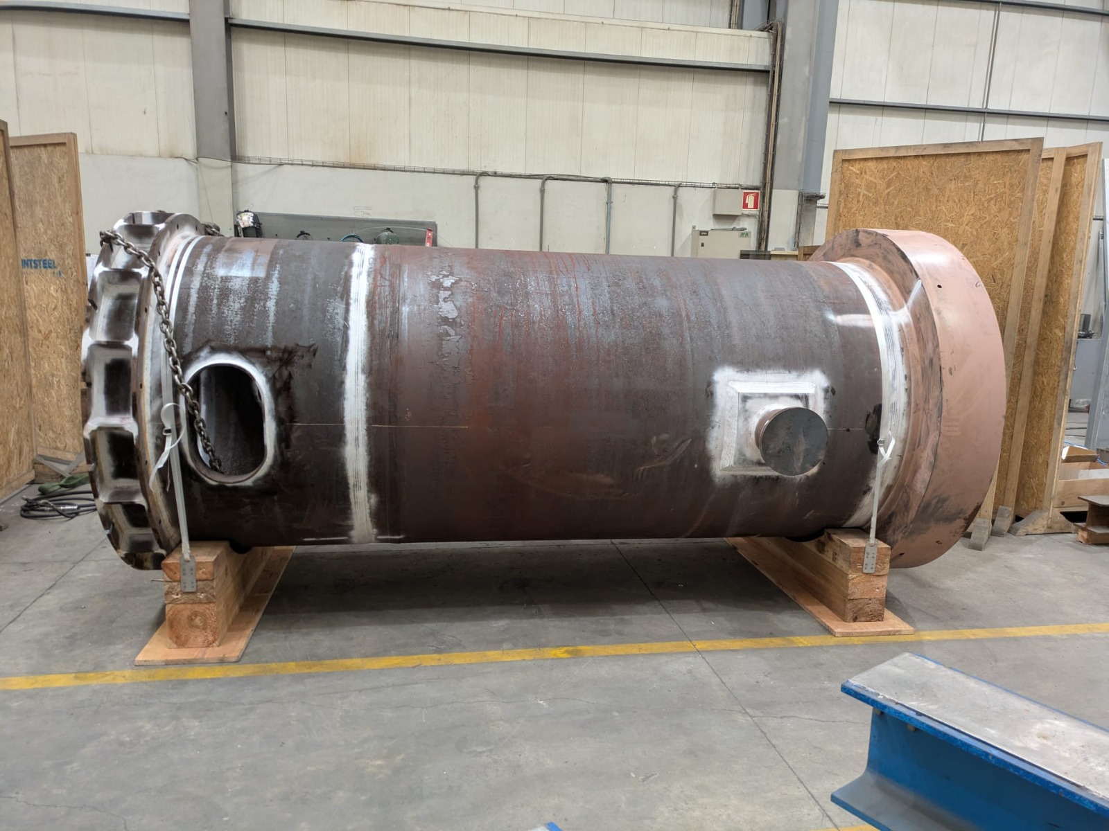 Cuve de test haute pression 4000 L en acier P355GH en atelier